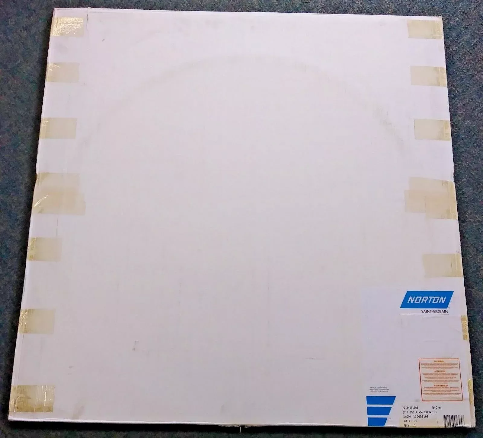 Norton 70184691305 32" x 250 x A34 VMax High Speed Wall Sawing - Wet Cutting